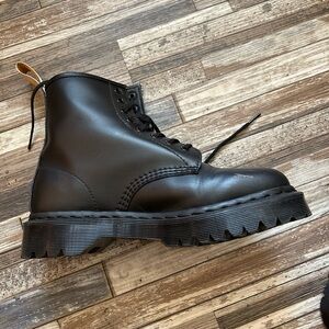Dr martens women’s size 9 vegan